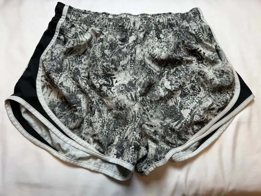 Nike Women's Dri-FIT Tempo Running Shorts Gray/Black Abstract Print Size Large